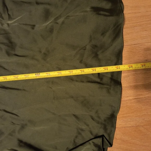 Olive green formal gown w. Slit - Picture 4 of 8